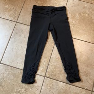Lululemon 6 Black Cropped Leggings